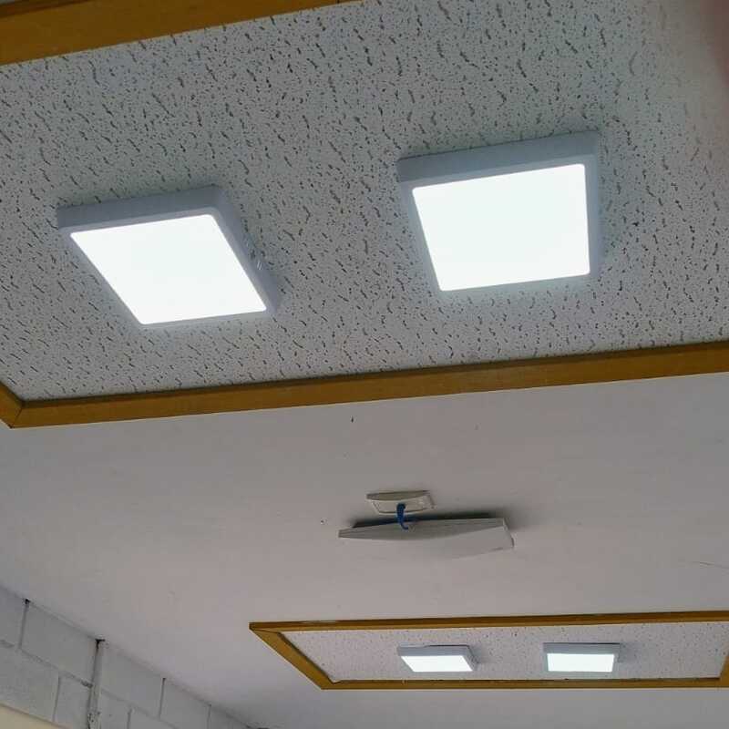 Cambio de plafones, suministro e instalación de lámparas.