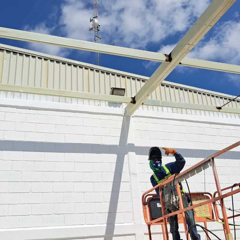 Fabricación y montaje de estructura.